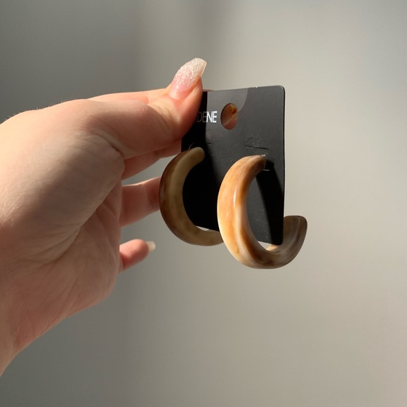 Ardene Earrings - Picture 1 of 1